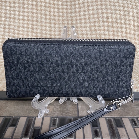 Michael Kors Jet Set Travel Large Travel CONTINENTAL Wristlet-Wallet - Picture 16 of 16